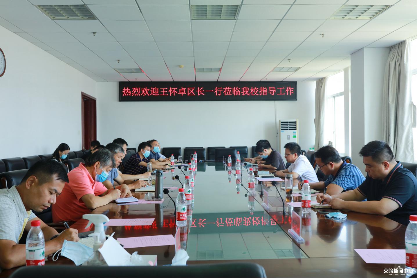 座谈会现场(拍摄:马琼)