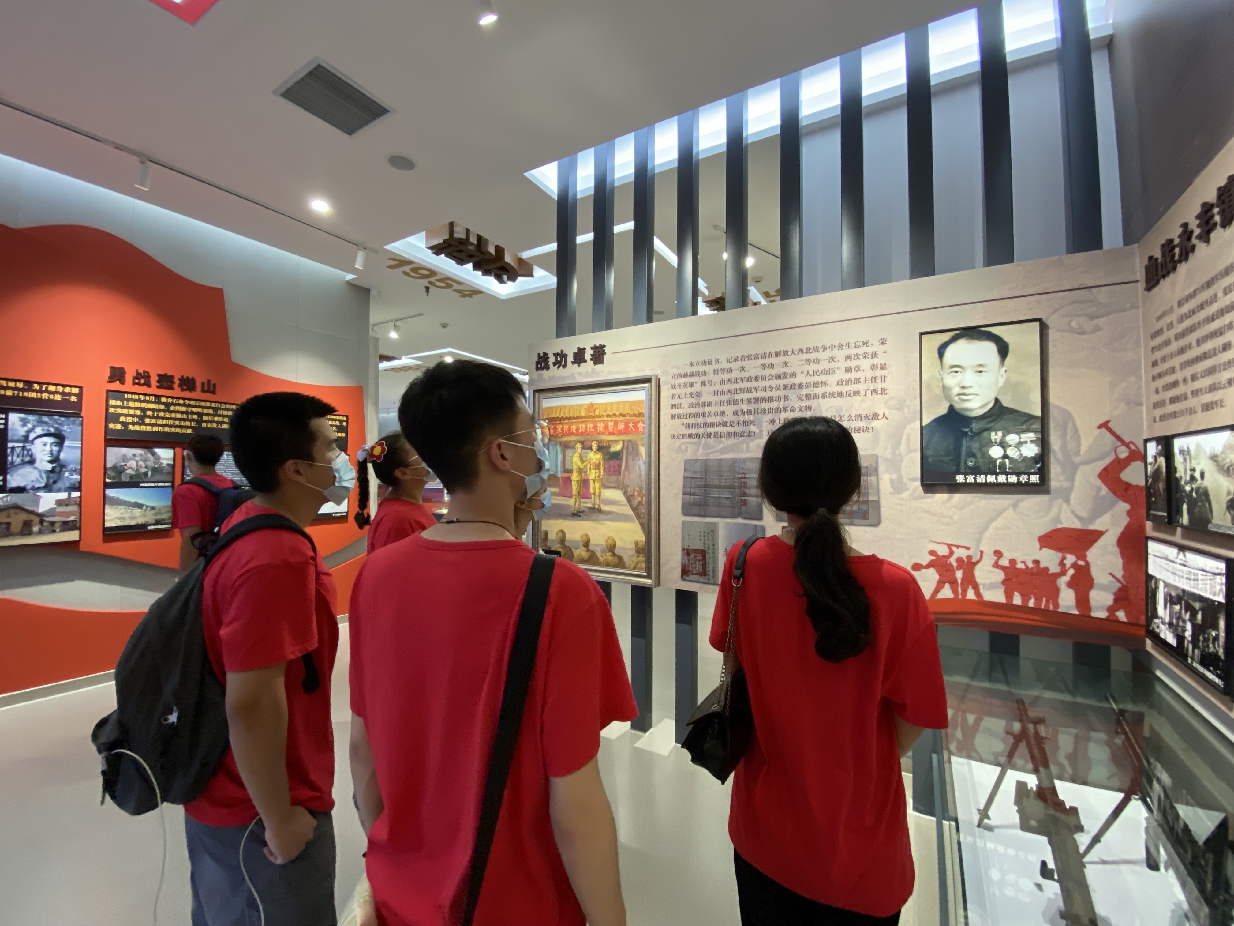 1629017883948919.jpg 馆内参观2.JPG