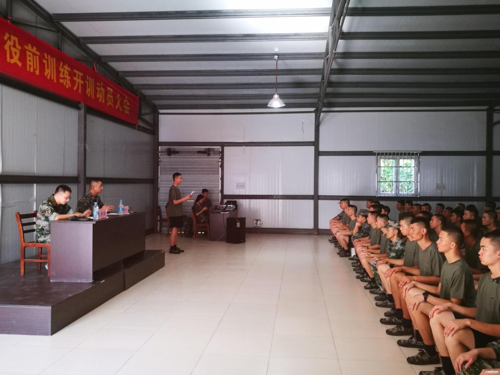 我校学子作为代表发言