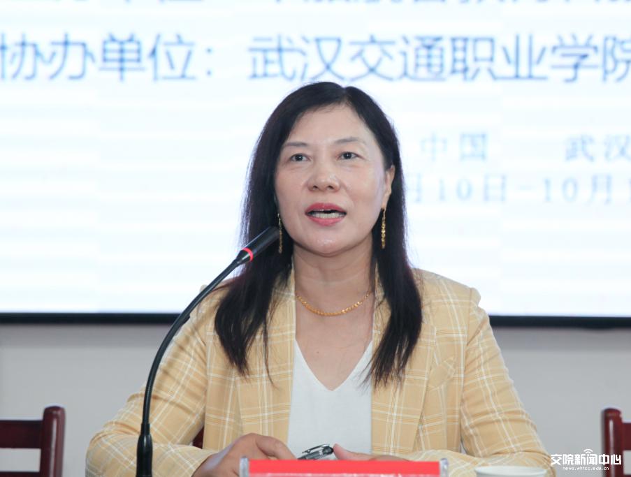 姬校长主持会议